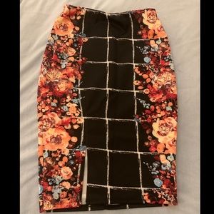 Pencil skirt with floral and checker design